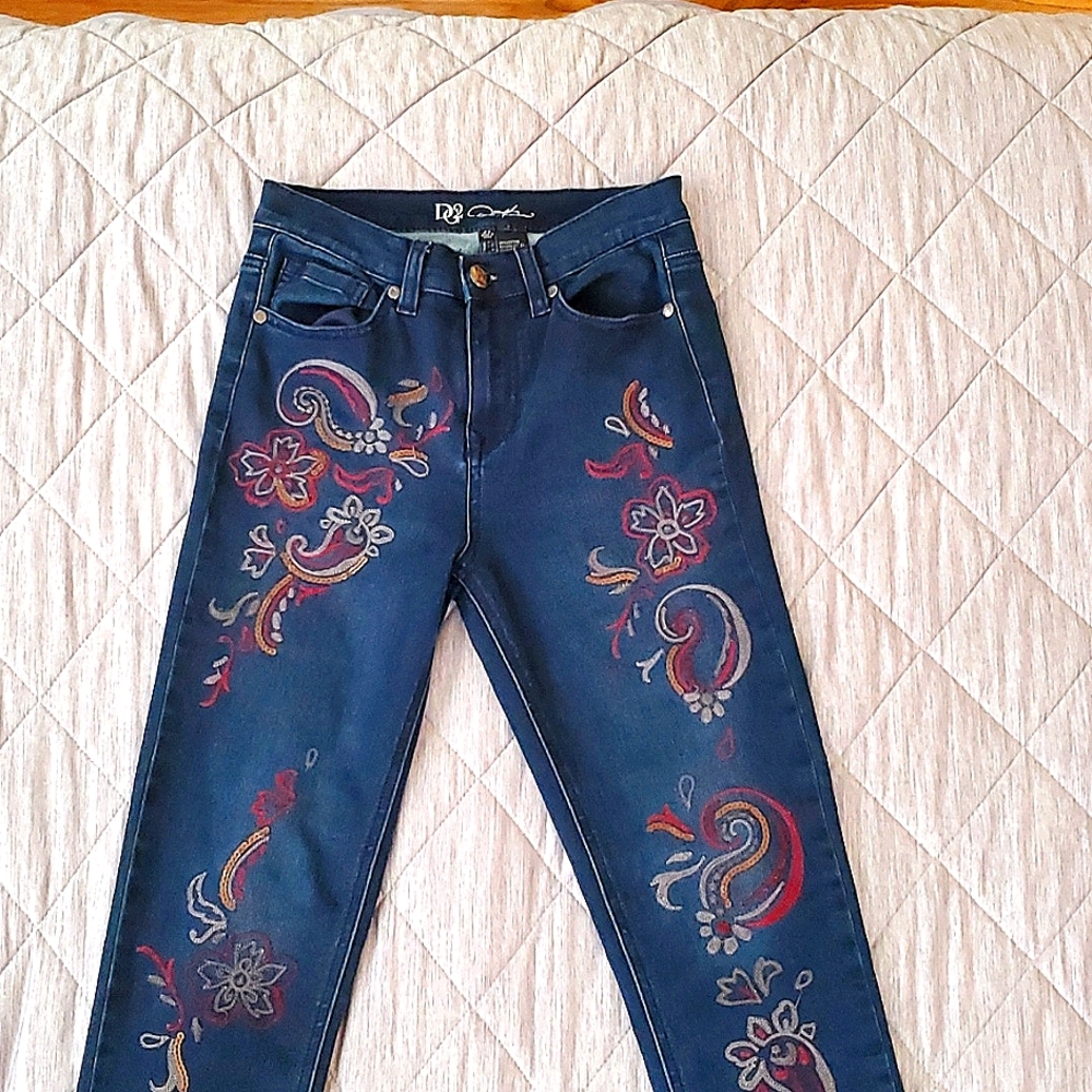 DG2 By Diane Gilman  Skinny Embroided Sequence Stretch Dark Blue Denim Jeans.